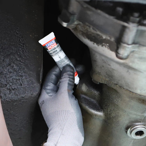 Bild der Anwendung einer Tube LIQUI MOLY Getriebeöl-Additiv