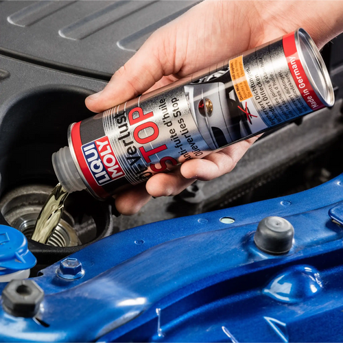 Bild der Anwendung einer Dose LIQUI MOLY Ölverlust Stop