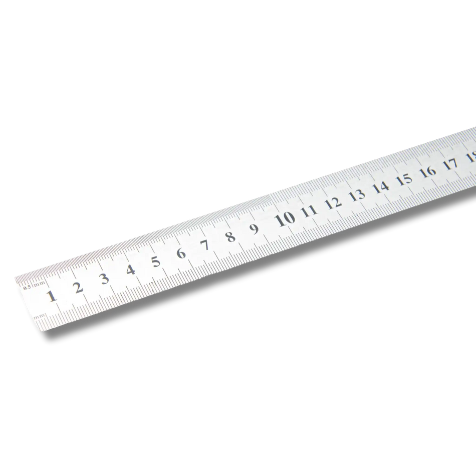 Bild eines 50cm-Stahlmaßstabes, Zentimeterskala fotografiert